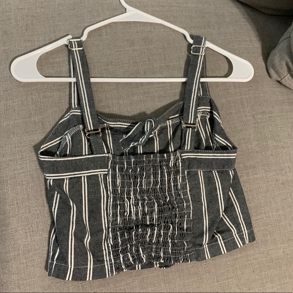 Brandy Melville lily tank with bow - Picture 3 of 4